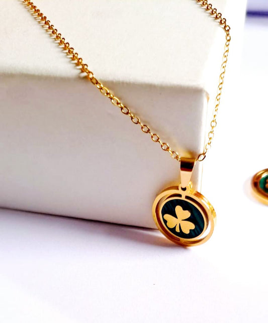 ANNAYA Clover Leaf Necklace & Hoop Earrings – Green & Gold Enamel Jewelry