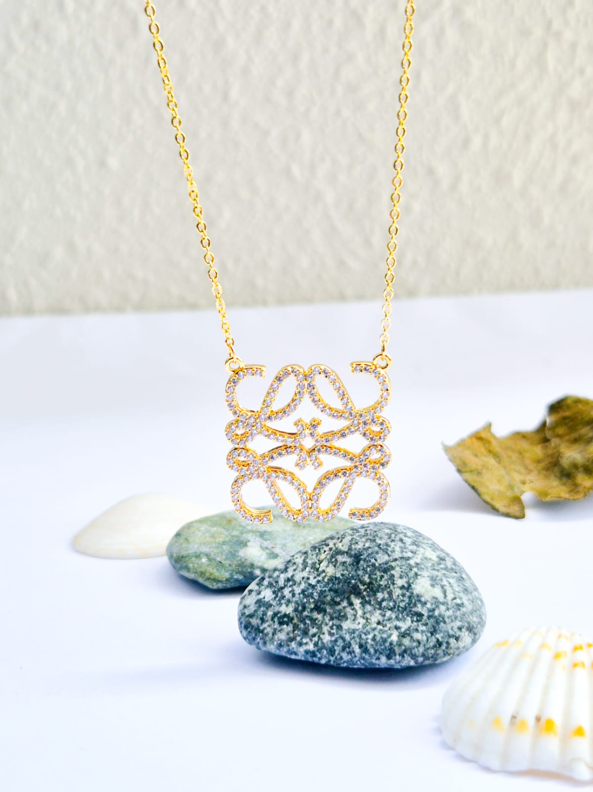 ANNAYA Royal Crystal Pendant & Earrings Set – Gold-Plated Statement Jewelry