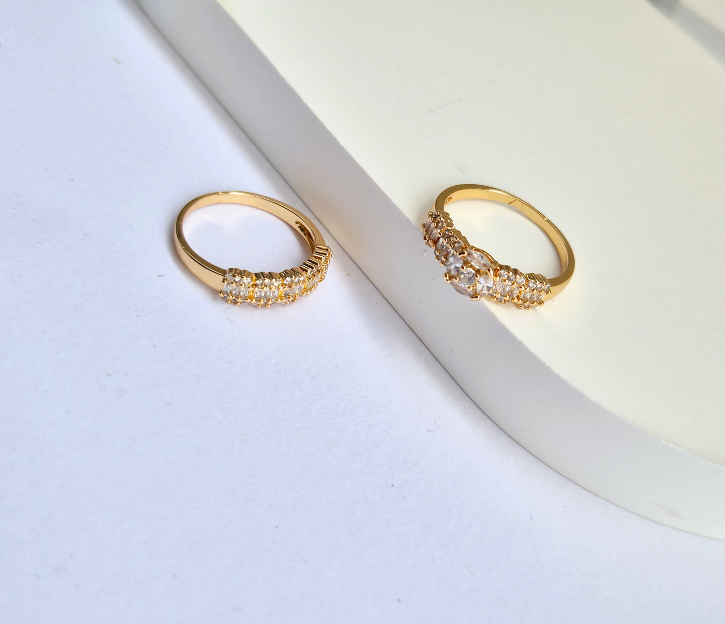 ANNAYA Luxe Double Band Crystal Ring
