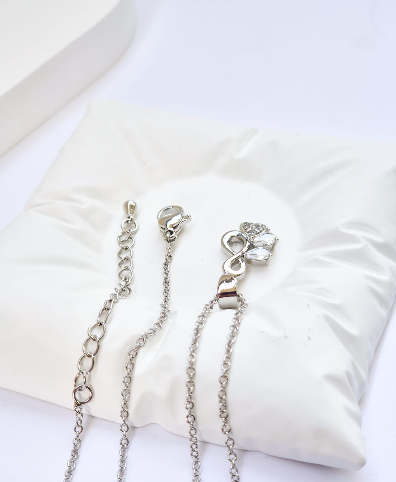 ANNAYA Silver Flower Necklace & Earrings Set – Sparkling Crystal Jewelry