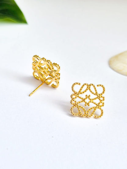 ANNAYA Royal Crystal Pendant & Earrings Set – Gold-Plated Statement Jewelry