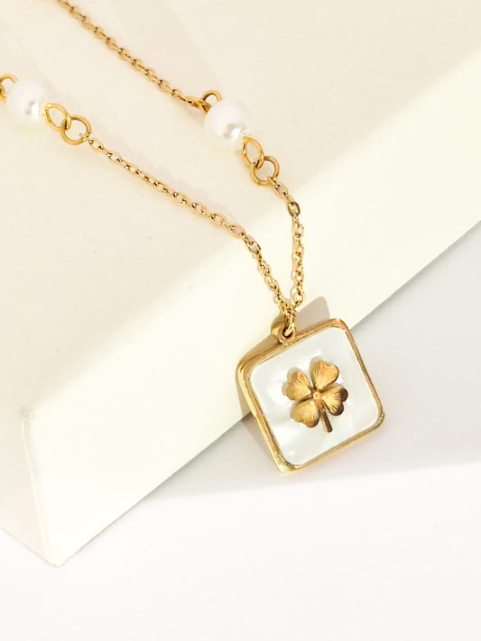 ANNAYA Four-Leaf Clover Pearl Necklace – Gold-Plated Pendant with Lucky Charm & Elegant Pearls