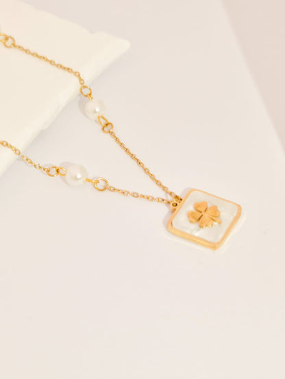 ANNAYA Four-Leaf Clover Pearl Necklace – Gold-Plated Pendant with Lucky Charm & Elegant Pearls